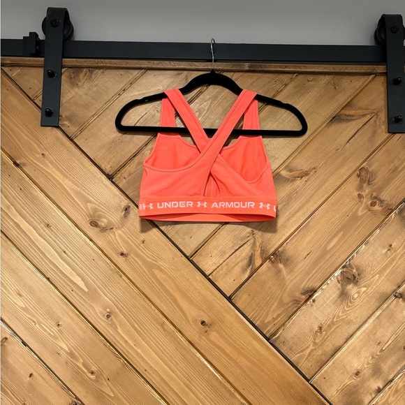 Under Armour Pink Sports Bra Moisture-Wicking Racerback. Medium - Picture 2 of 4